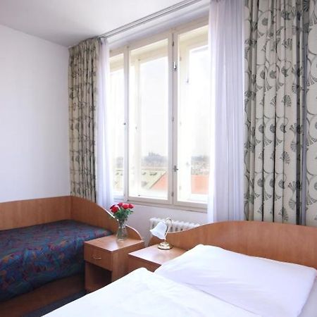 Hotel Legie Bed And Breakfast Prag Exteriör bild