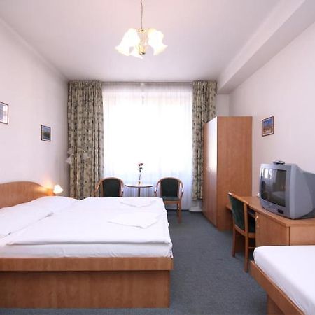 Hotel Legie Bed And Breakfast Prag Exteriör bild